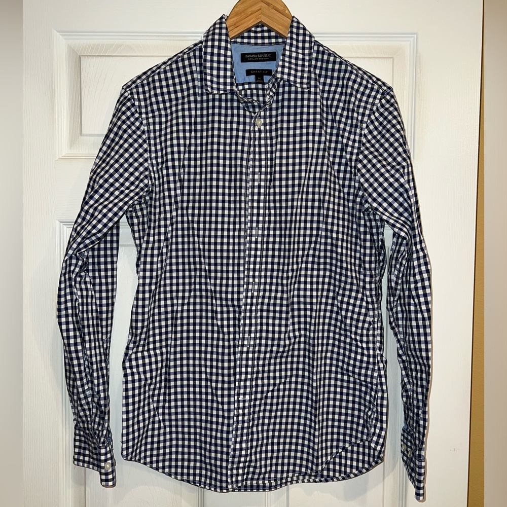 Banana Republic custom wash shirt. Size medium. EUC.